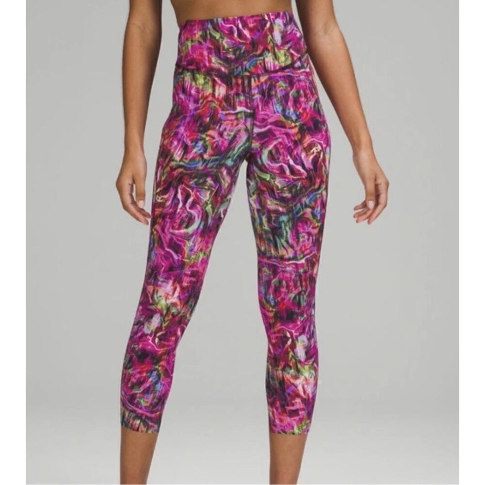 NWT Women's LULULEMON Size 6 Base Pace HR Tight 25" Hyper Flow Pink Multicolored
